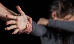 13 yaşındaki kız çocuğunu istismar eden 33 kişi tutuklandı