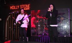 Holly Stone’da İkizler Band rüzgarı esti