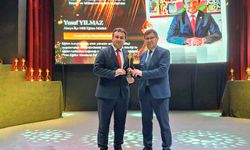 Alanya İlçe Milli Eğitim Müdürü Yusuf Yılmaz'a altın meşale yılın eğitim yöneticisi ödülü