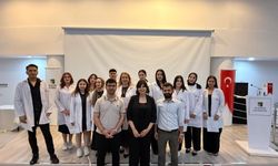 Alanya Üniversitesi’nde meslek yüksekokulu öğrencilerine önlük giyme töreni