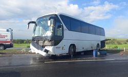 Tur otobüsü kaza yaptı: 16 yaralı