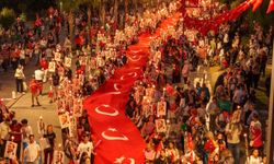 Antalya’da 19 Mayıs coşkusu: Binlerce kişi fener alayında tek yürek oldu