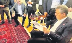 Özgür Özel'in belge yırttığı videoya kurgu iddiası