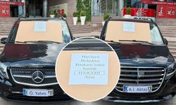 CHP genel merkezinde iki lüks araç satışa çıkarıldı