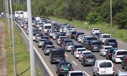 Bolu geçişinde bayram dönüşü trafiği durma noktasına geldi