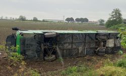 Yolcu otobüsü devrildi: Çok sayıda yaralı var