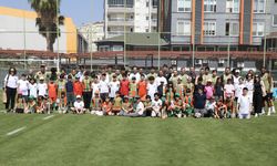 Minik taraftarlardan Alanyaspor’a moral ziyareti