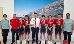Türkiye ikincisi öğrencilerden Müdür Yılmaz'a ziyaret