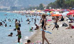 Antalya'da termometreler 39 dereceyi gösterdi, sahiller dolup taştı