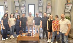 Mevlüthan Çavuşoğlu’na eski mesai arkadaşlarından sürpriz doğum günü kutlaması