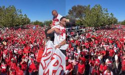 Türk taraftarlar San Francisco'da İzmir Marşı ile yürüdü