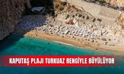 Kaş Kaputaş Plajı yaz sezonunda ziyaretçi akınına uğruyor