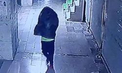 Çöp poşetiyle kimliğini gizledi, iş yerini kundakladı