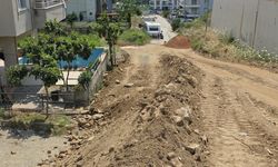Mahmutlar’da yol tartışması! “Evimin girişi kapatıldı” iddiası