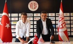 Antalyaspor'da Bülent Korkmaz imzayı attı