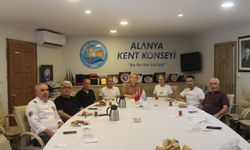 Alanya'da turizm emekçilerinin sorunları masaya yatırıldı