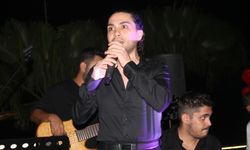 Aziz Kiraz, Alanya'da müzikseverlere unutulmaz bir gece yaşattı