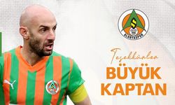 Alanyaspor'un 13 yıllık ismi Efecan Karaca Sarıyer'de