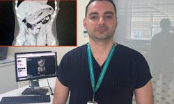 Zayıflamak için kustururken 13 santimetrelik fırça yuttu