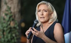Yolsuzluk cezası alan Le Pen'den adaylık çıkışı