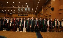Kepez'de mezuniyet: Başsavcının kızı fakülte birincisi oldu
