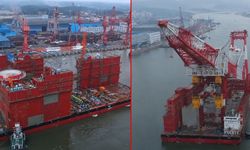 Çin'in 2 bin 200 ton kapasiteli vinç gemisi göreve başladı