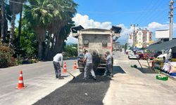 Finike'de asfalt ve kaldırım yenileme çalışmaları sürüyor