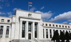 Fed raporu: ABD ekonomisi belirsizliğe rağmen büyüyor