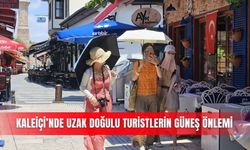 Kaleiçi'nde Uzak Doğulu turistlerden sıkı güneş önlemi