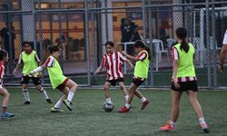 Antalya Büyükşehir'den çocuklara ücretsiz futbol akademisi