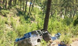Gazipaşa'da kamyonet şarampole devrildi: 3 yaralı
