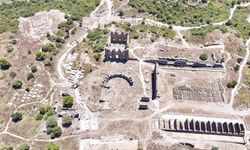 Aspendos'ta 2 bin yıllık ana cadde gün yüzüne çıkarıldı