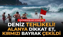 Alanya'da dev dalgalar nedeniyle denize girmek yasaklandı