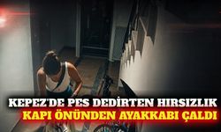 Kepez'de apartmandan ayakkabı çalan şüpheli kamerada