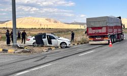Otomobille kamyon çarpıştı, 3 kişi hayatını kaybetti