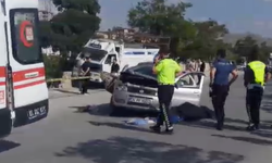 Park halindeki kamyona çarpan otomobil can aldı: 1 ölü, 4 yaralı