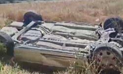 İki otomobil çarpıştı: Araç 5 metreden şarampole yuvarlandı