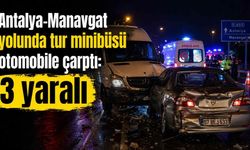 Antalya-Manavgat yolunda tur minibüsü otomobile çarptı: 3 yaralı