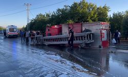 Yangına giden itfaiye aracı devrildi