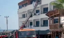 Otel odasında korkutan yangın! Mahsur kalan 9 kişi merdivenle kurtarıldı