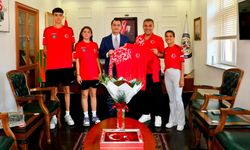 Milli voleybolculardan Kaymakam Öztürk’e ziyaret