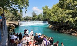 Manavgat Şelalesi’nde yaz yoğunluğu: Serinlemek isteyenlerin uğrak noktası