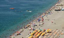 37 dereceyi gören Antalya'da plajlar doldu