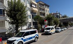 Balkondan düşerken başını ağaca çarptı