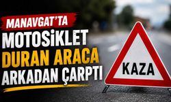 Manavgat’ta motosiklet duran araca arkadan çarptı