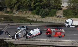 Otoyolda trafik felç oldu: 3 araç birbirine girdi