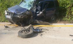 Minibüs ile hafif ticari araç çarpıştı: 1'i bebek 9 kişi hastanelik oldu