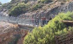 Alanya’da kayalıklarda ayağını burkan kişi kurtarıldı