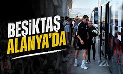 Beşiktaş kafilesine Alanya'da taraftarlardan coşkulu karşılama