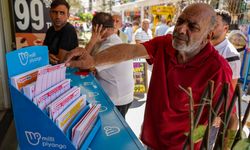 Antalya’da 700 milyon TL heyecanı: Şans oyunu bayilerinde kuyruk oluştu